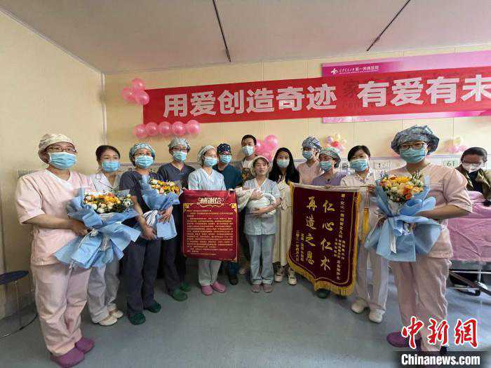 疑似生化后怀孕 香港验血,西安交大一附院成功救治超早产双胞胎试管婴儿